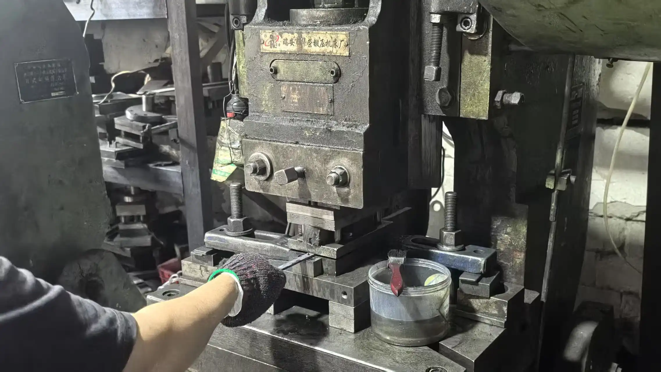 Discover proven strategies to eliminate quality risks when sourcing custom metal parts from China.