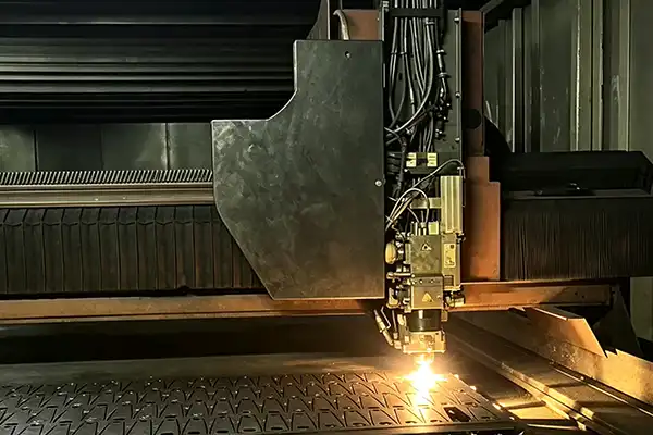 High-power fiber laser cutting thick industrial steel plate for equipment manufacturing