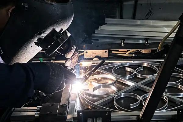 Welded furniture frame assembly with clean joints and fixture control at Conwhole